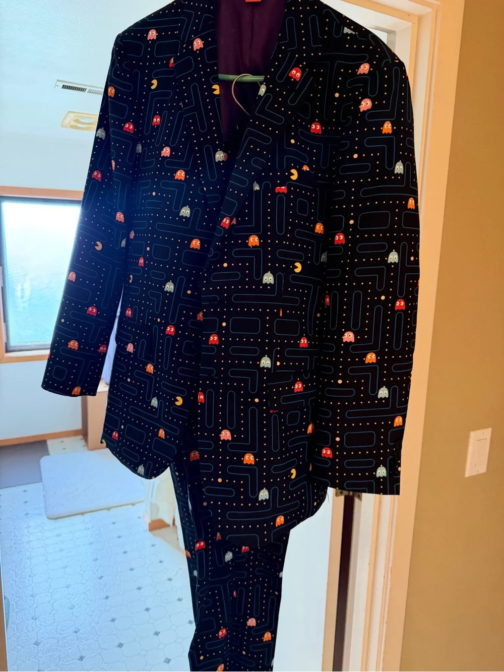 Novelty Pac-Man Print 2-piece Suit Jacket 38/36R Pants sz 31/34L